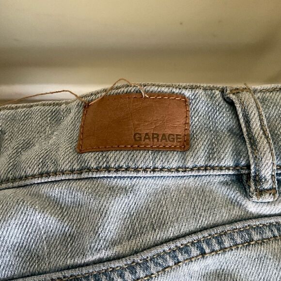 Garage Lightwash Distressed Cut Off Shorts - Size 0 - Picture 7 of 8
